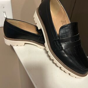 Journee Collection Black Croc Textured Loafers-9 wide